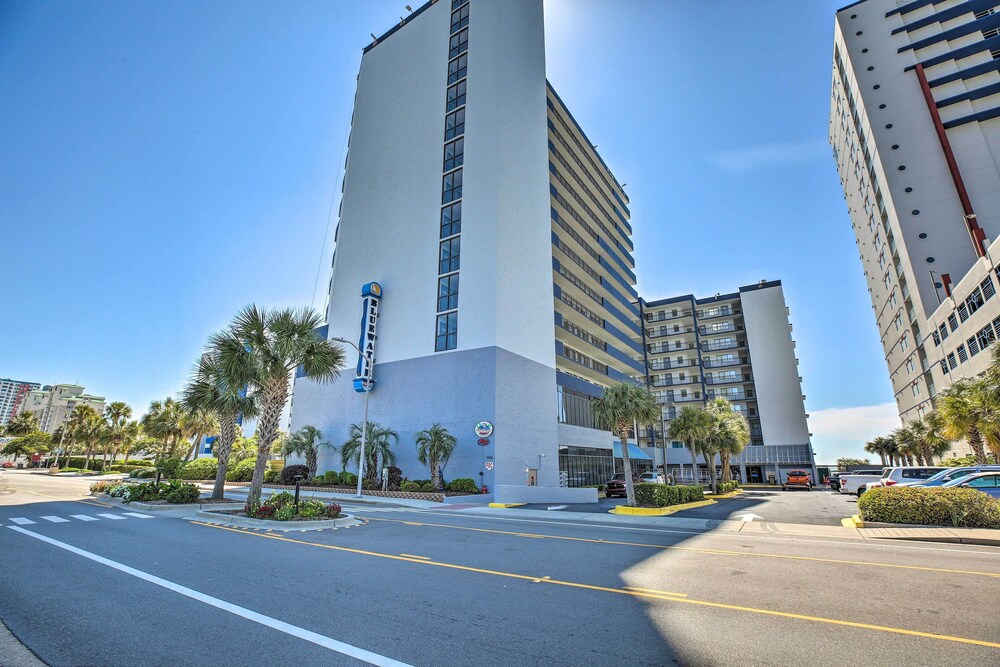 Blue Water Beachfront Condo: 2 Mi to Skywheel! view 5
