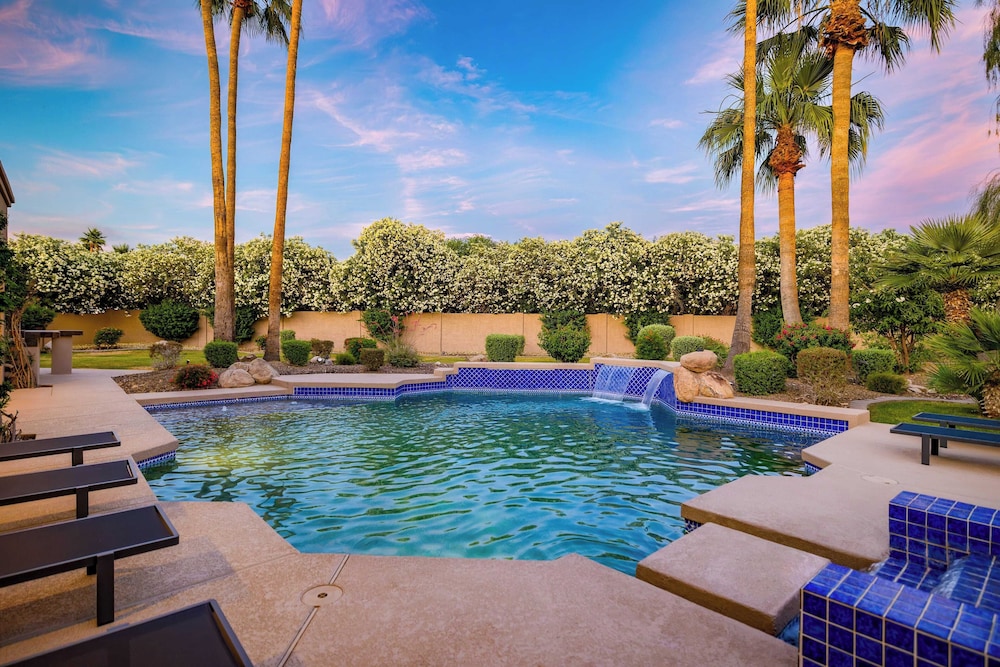 Luxe Scottsdale Oasis With Pool, Hot Tub, Firepit and Outdoor Lounge Avantstay