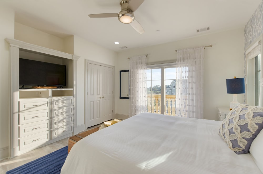 Coastal Marsh by Avantstay Infinity Pool Hot Tub View Pool Table Ping Pong