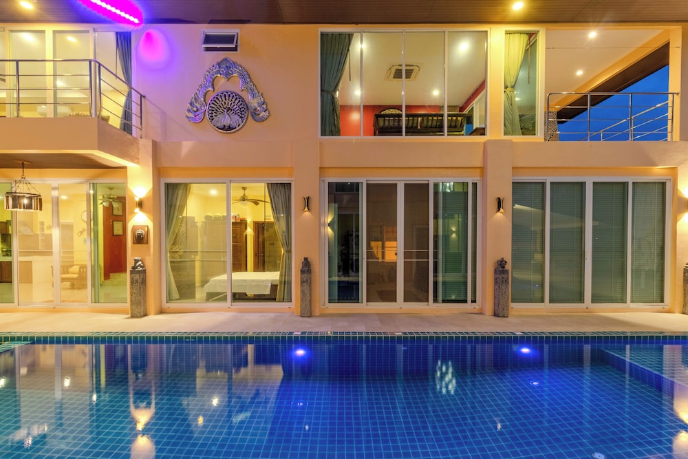 3BR Villa Pool Garden Near Beach V225