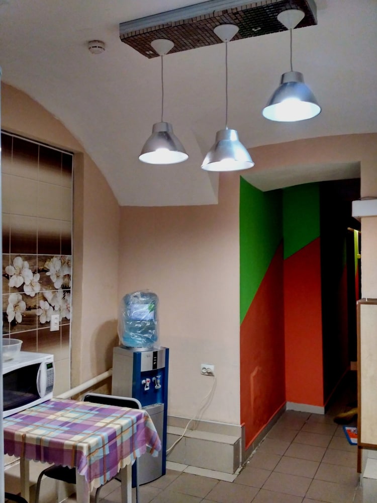 JUNGLE - Hostel