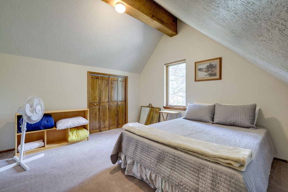 Beaver Vacations - Cozy Cabin w/ Deck  Fireplace in Beaver! - Property Image 5