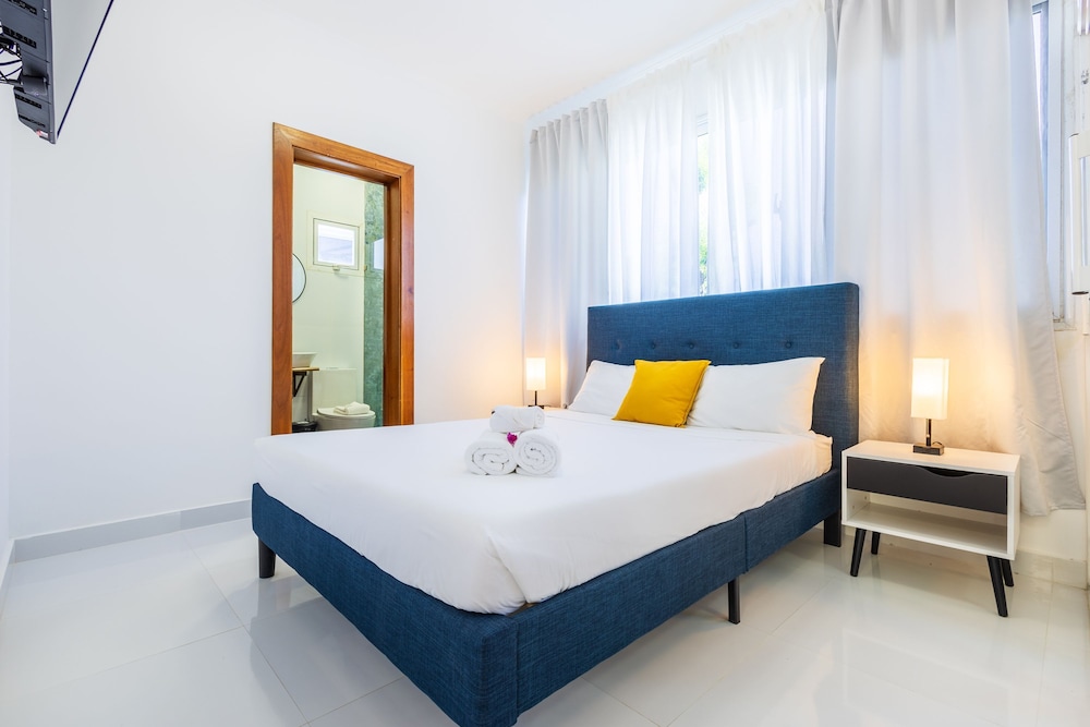 Relaxing 3-bedroom Villa With Pool Rooftop Jacuzzi in a Secluded Setting