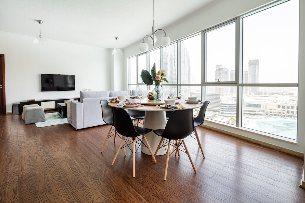 Stellar 2BR Apartment With Dazzling Views Of The Burj Khalifa