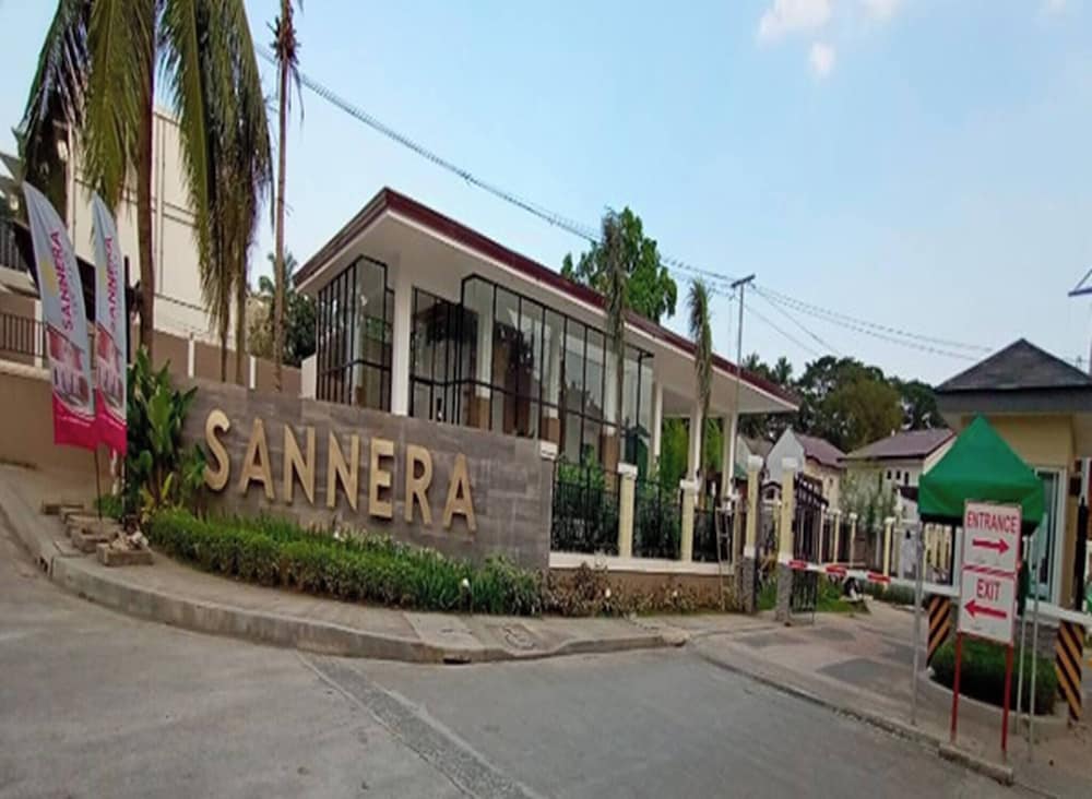 Cozy Holiday Home in San Pablo City for Groups of 8-10