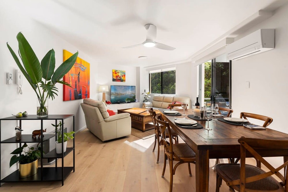 Walking Distance to Darling Harbour