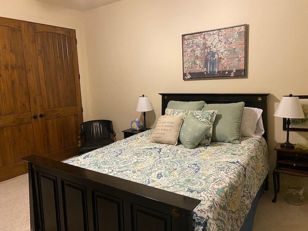 4BR Home Near Golf Course Mount Mitchell View