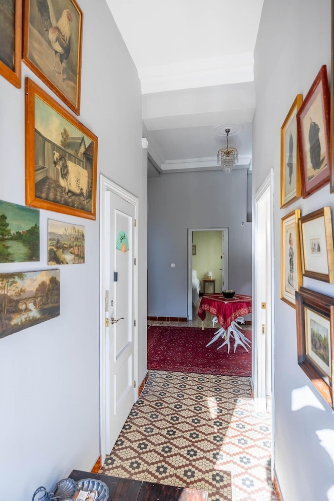 Cheerful 6 Bedroom House in Seville With Terraces
