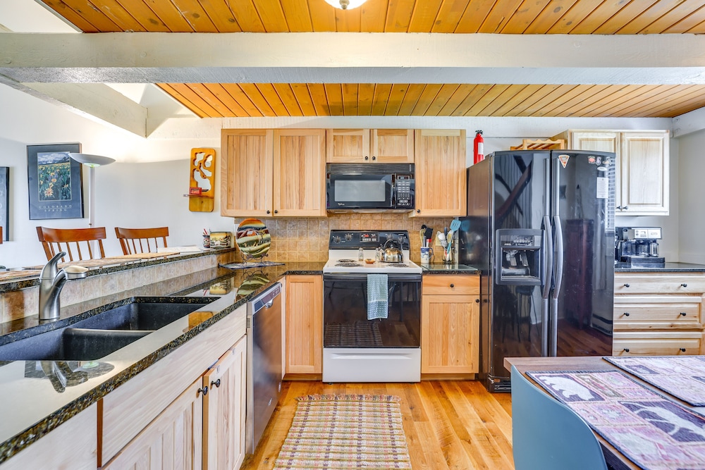 Family-friendly Fraser Condo w/ Heated Pool Access