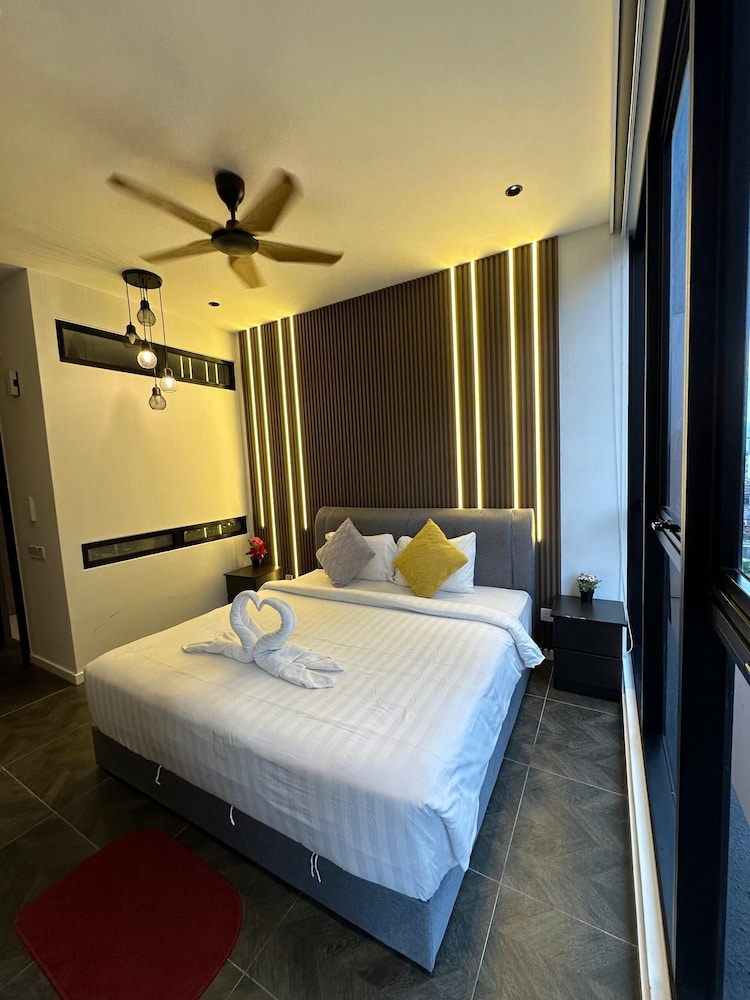 Scarletz Suites KLCC by Azure Heaven