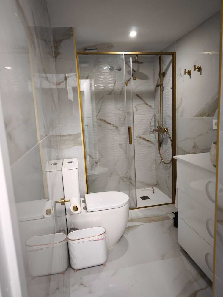 Airbhouse Prívate Rooms & Triana