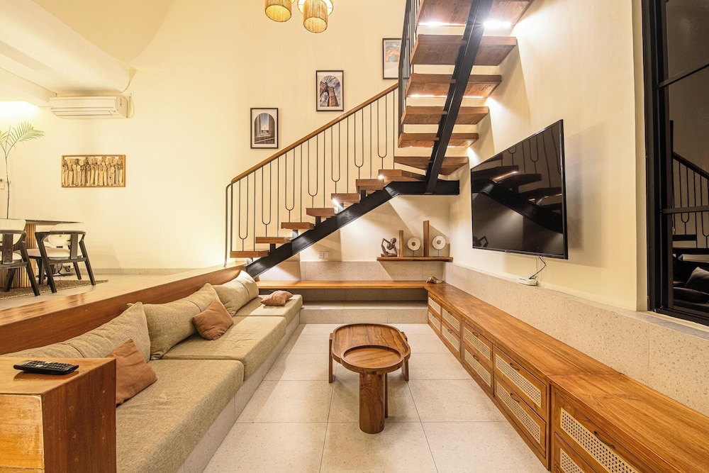 Chic 4-br Villa in Central Seminyak, Beach 5 Mins