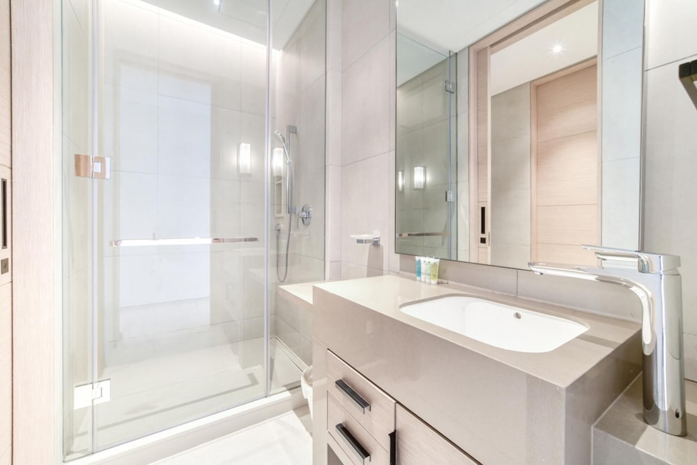 Serene Beachfront Ain Dubai View at Address JBR