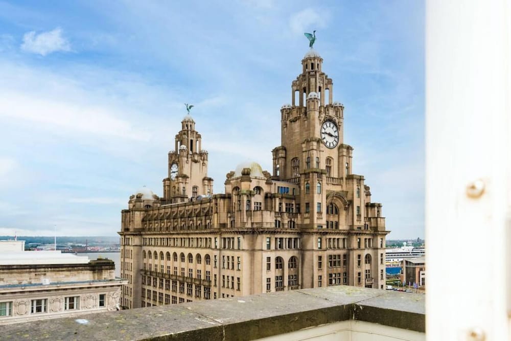 Host Stay Waterfront Penthouse