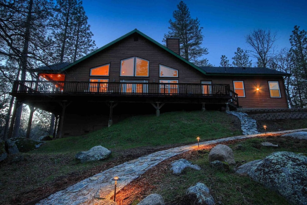 Red Tail Retreat in Mariposa