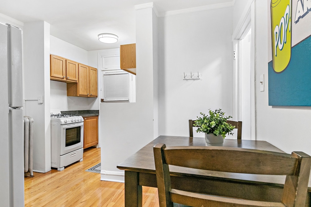 Cozy Getaway 1BR Apt - Mfield E2