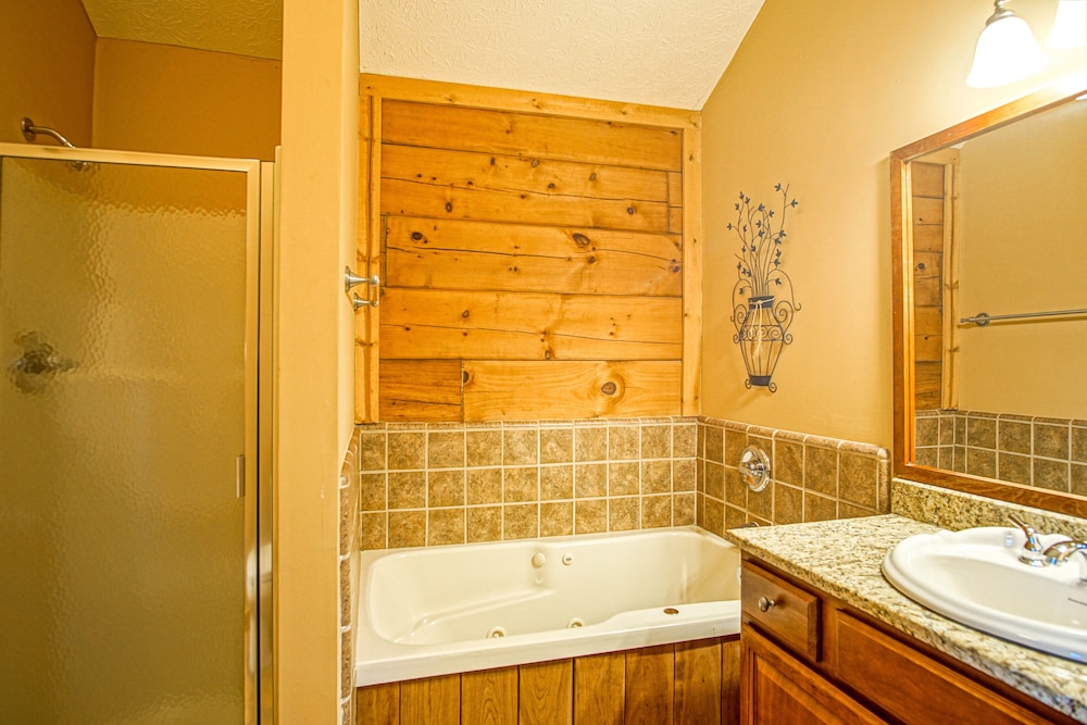 Loggers Run #7: 5 Bedrooms, 3.5 Bath: Slope Side. Overlooks The Ski Trail !