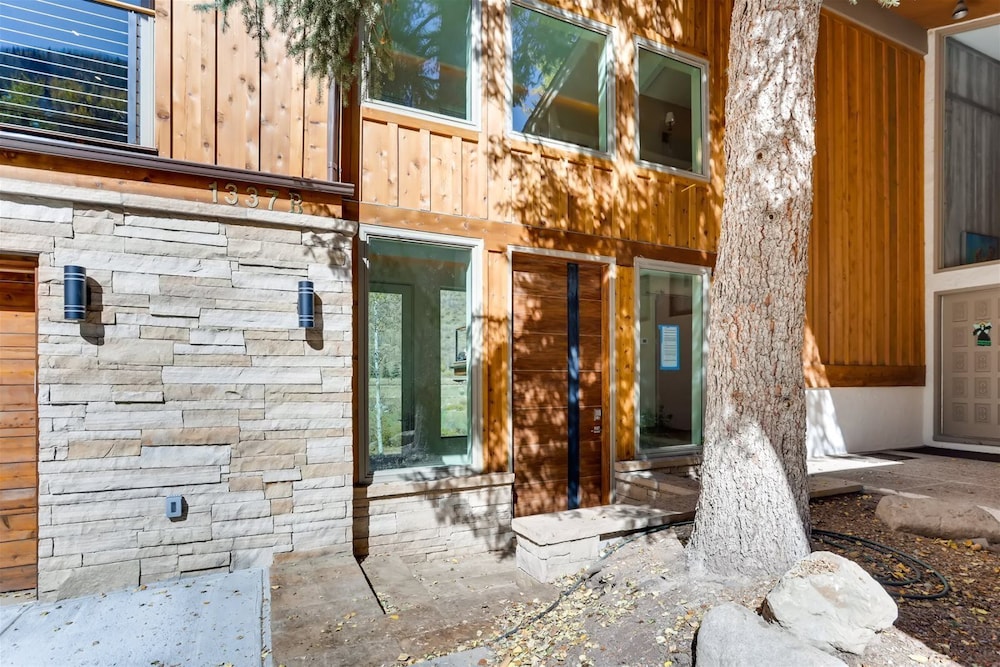 1-1337 Vail Valley Drive view 5