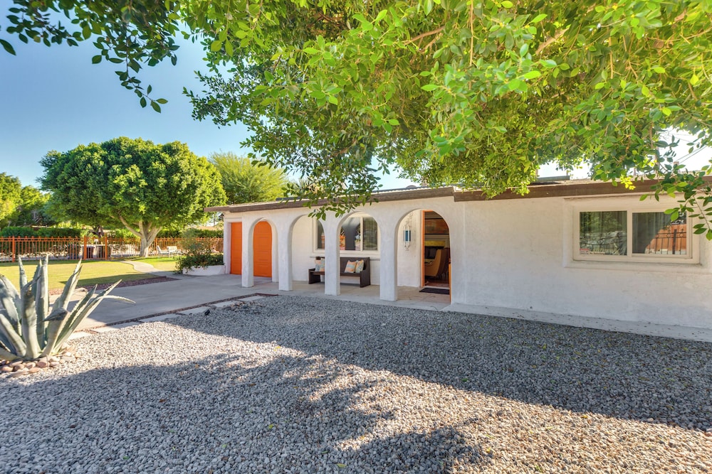 2 Mi to Dtwn: Vintage-inspired Gem in Palm Springs