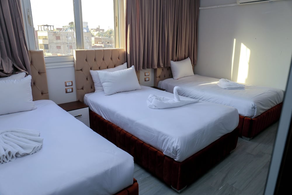 Amadeos pyramids inn