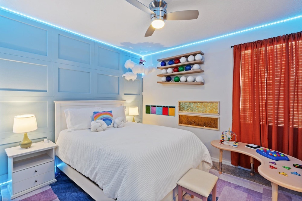Solara Resort 9 Bedroom Private Pool + Spa Home 9 Home