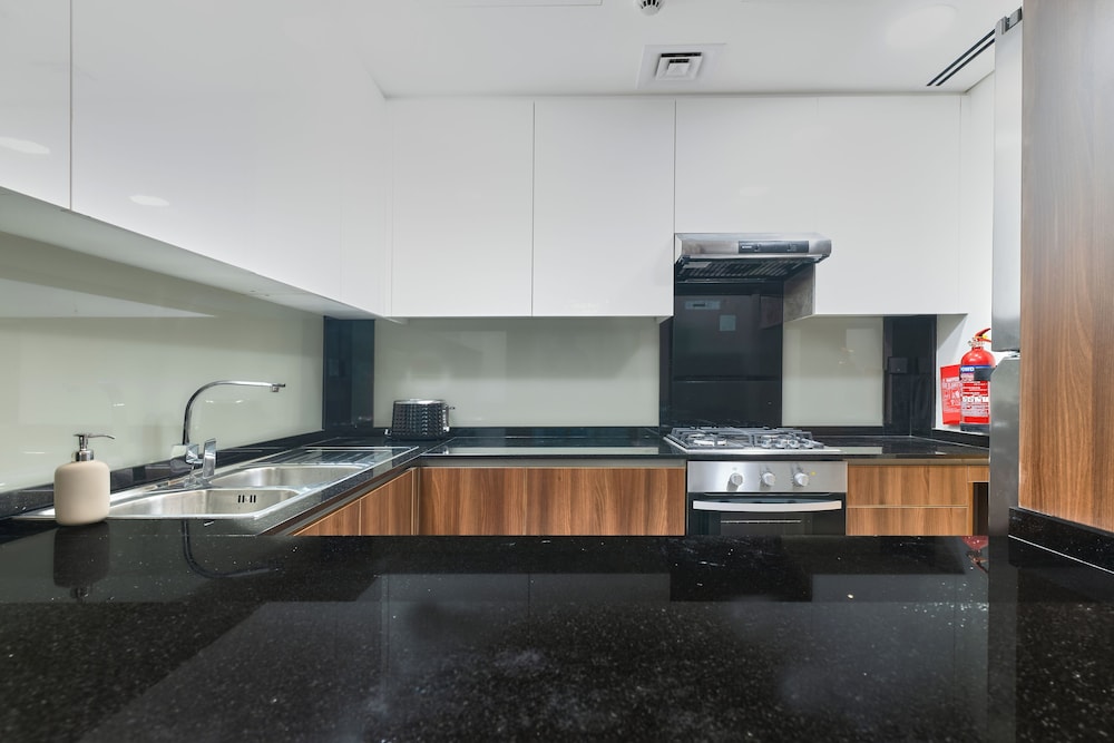 GLOBALSTAY. J One Tower Apartments