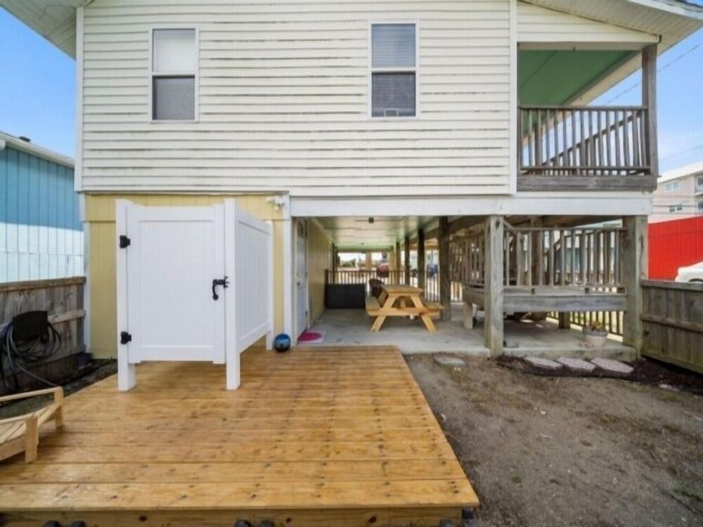 Beach Cabin - Perfect For Your Family Getaway! Pet Friendly! 2 Bedroom Cottage by RedAwning view 5