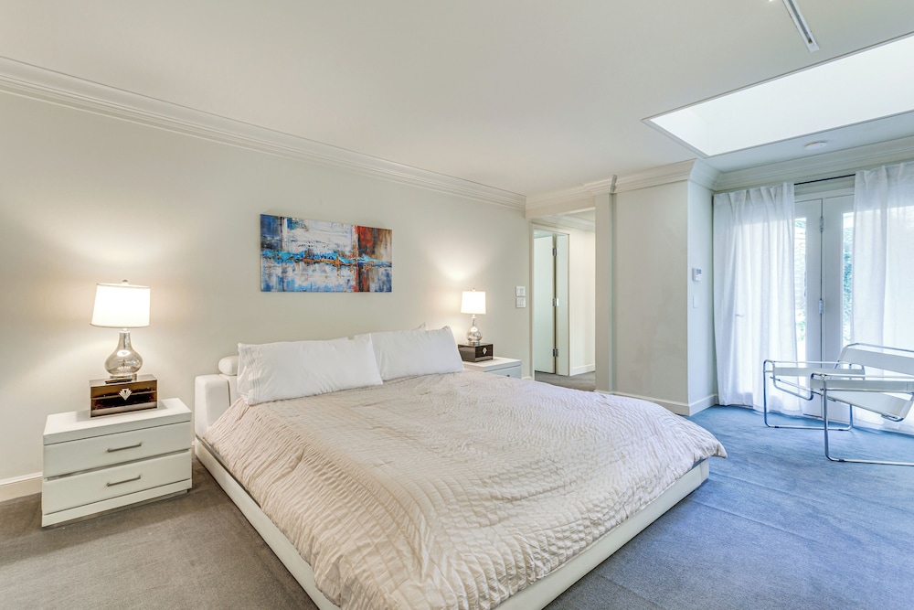 1 Mi to OU! Group Getaway w/ Game Room, Pool