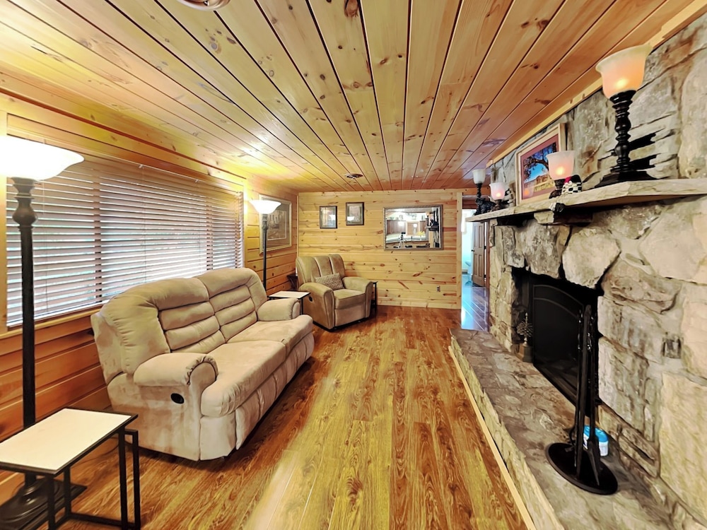 Gatlinburg's Hidden Gem by Jackson Mountain Rentals