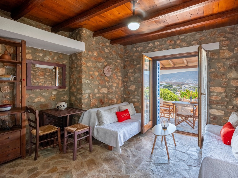 Elena s Traditional Dreamhouse