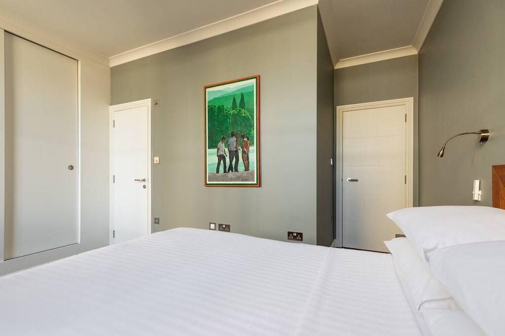 Abingdon Road IV by Onefinestay