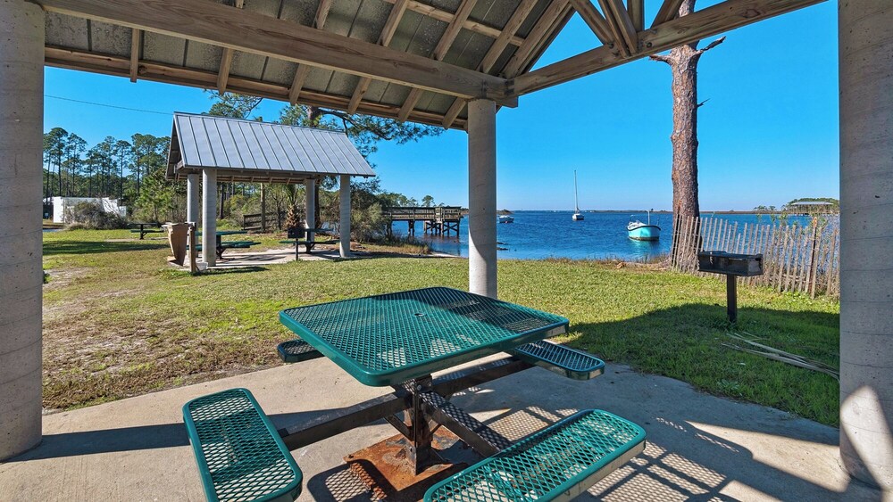 4BR Home With Deck & Grill Fun + Free Attraction Tickets!