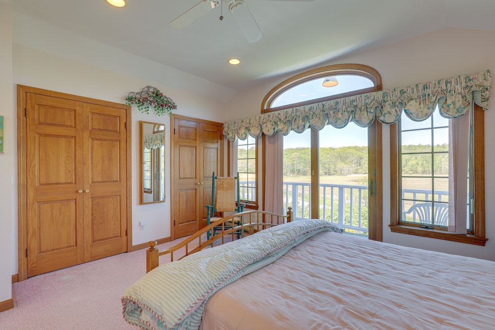 Inviting Rockport Rental w/ Deck: Walk to Beach!