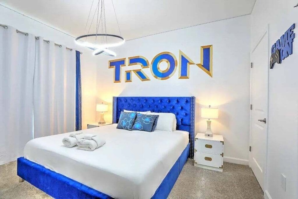 Let's Glo Now Adventure Cove Villa 4 Bedroom Townhouse