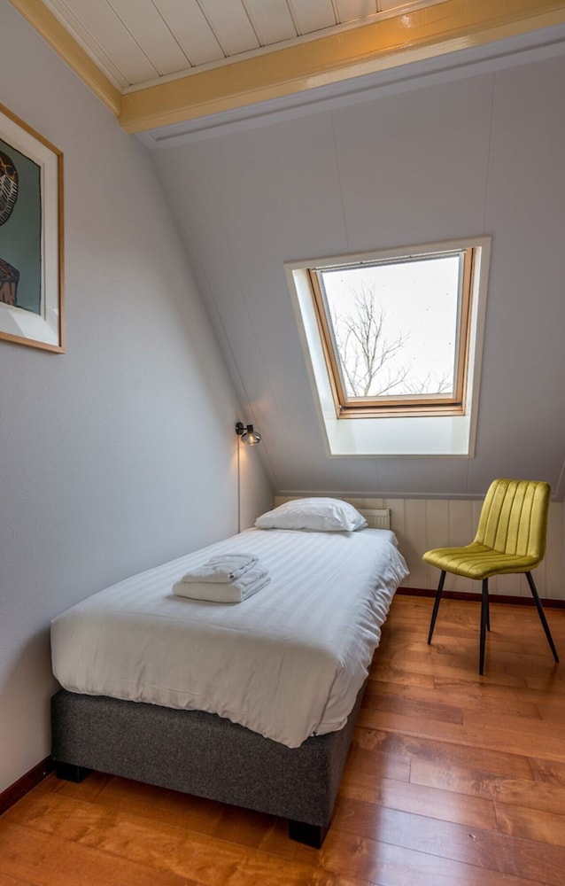 Lovely Holiday Home in Texel Near Sea view 2