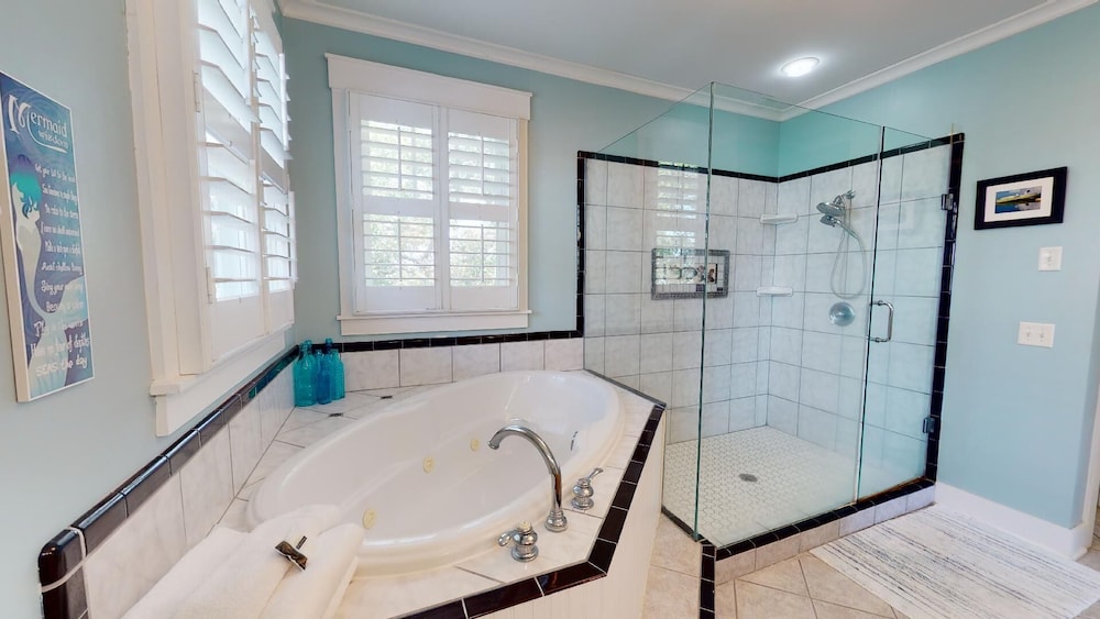 Thirst N' Howl by Tybee Vacation Rentals