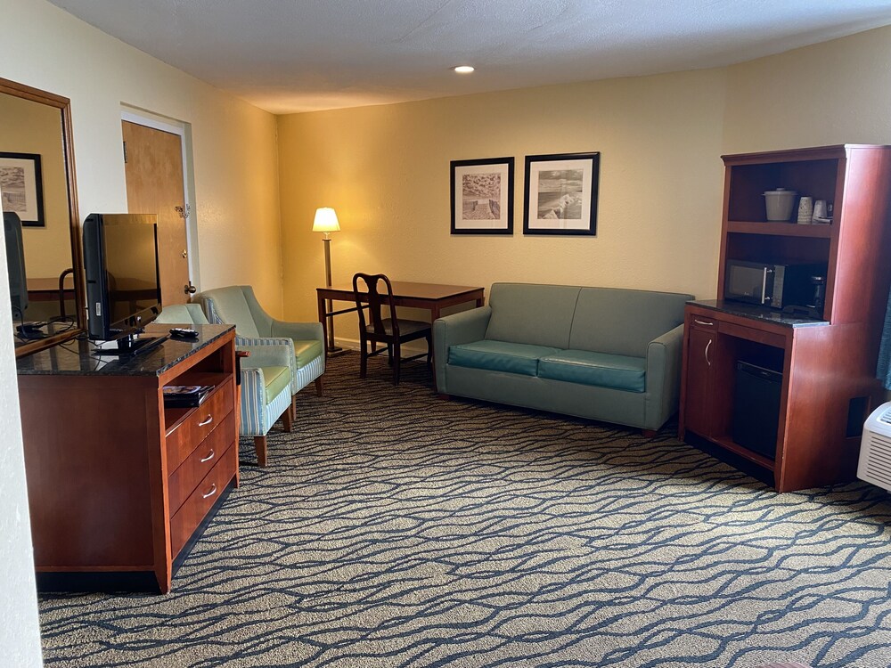 Ocean Sands Beach Boutique Inn - Stay At the Beach view 3