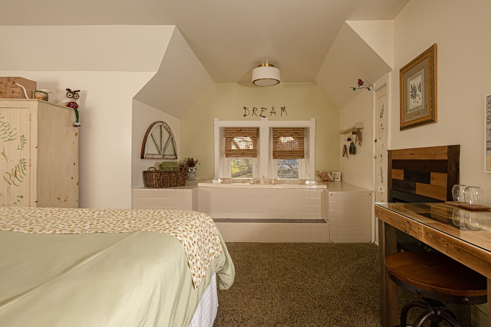Reynolds Mansion B&B