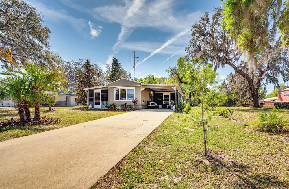 Day Trip to Disney: Lush Home w/ Outdoor Spaces!