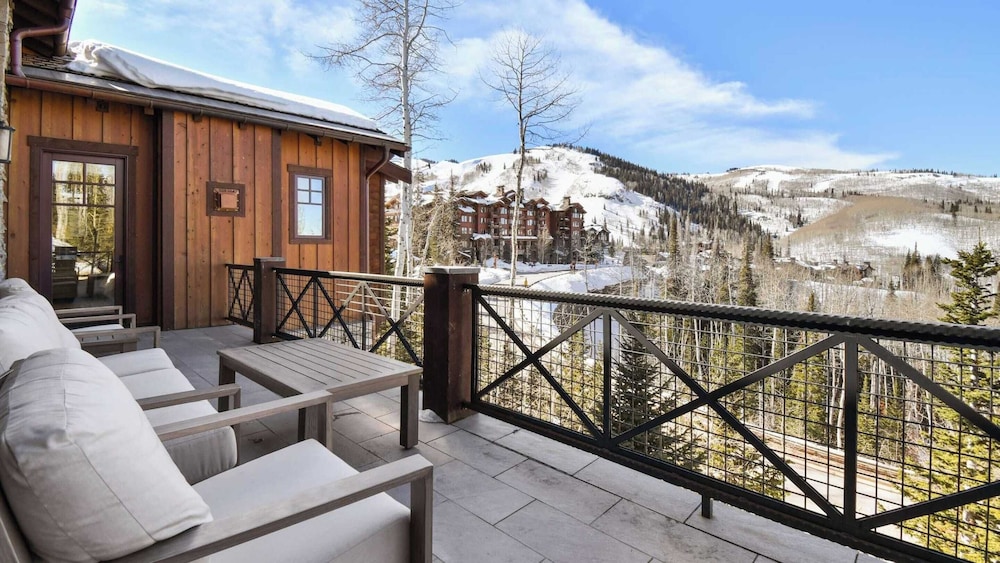 Ski-in Ski-out Deer Valley Hot Tub, Fire Pit, Views Silver Sun by Avantstay