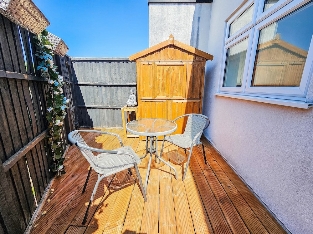 Cleave House - Stylish & Chic 3 Bed House Mins From Central London