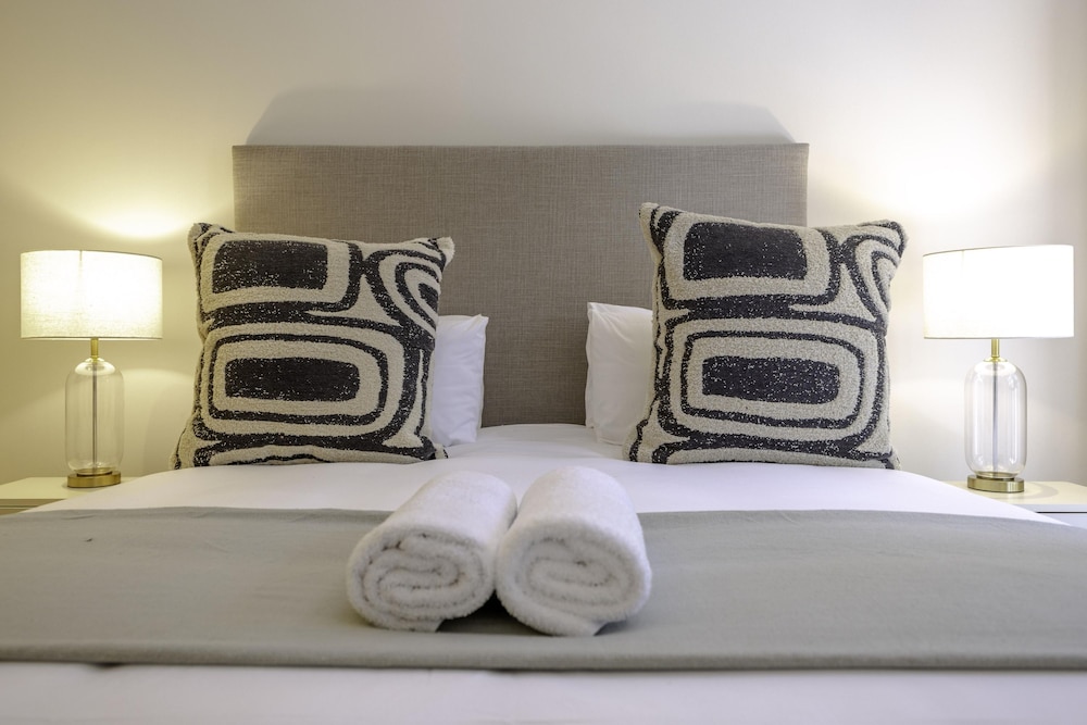 Newly Renovated 3 bed Apartment With Splashpool - 2283