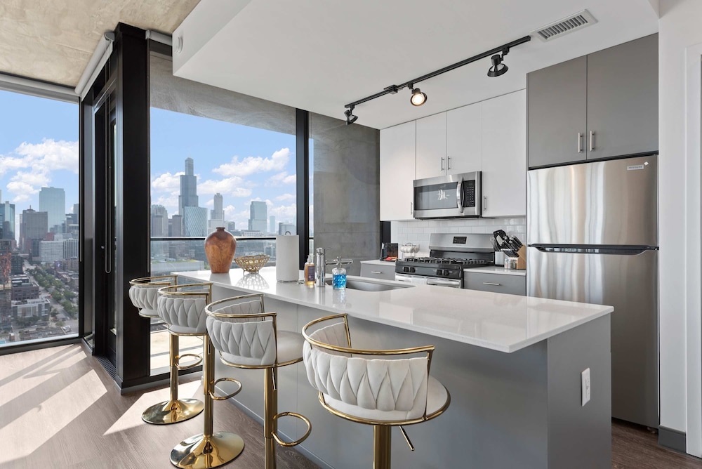 Cloud9 6 apt for 30ppl Fulton Market The Nouveau