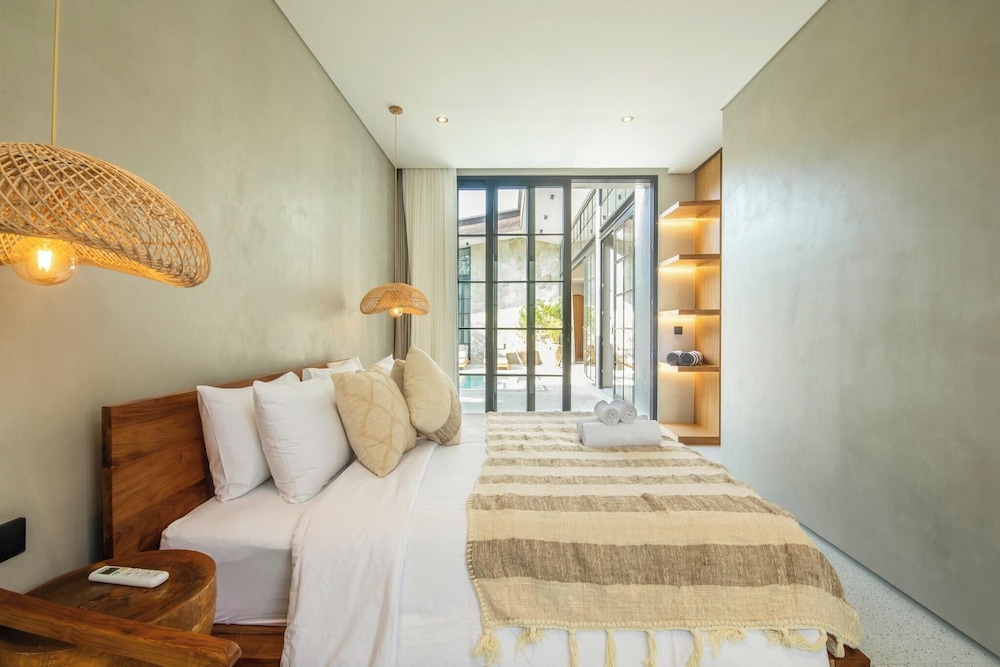 Stylish 5BR Boho Hideaway, 5 Minutes Bingin Beach