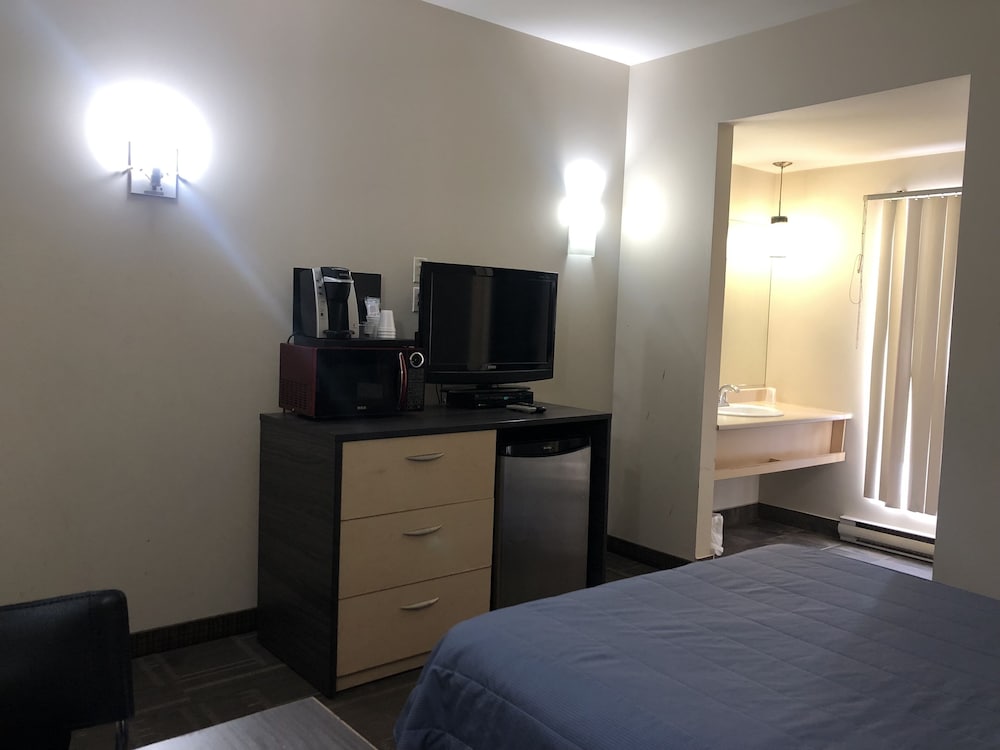 Falcon Motel Brossard