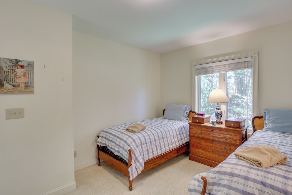Beech Mtn Views, Next to Ski Resort: Home w/ Decks