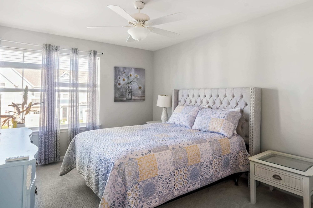 Old Canal Getaway - Stay for 6