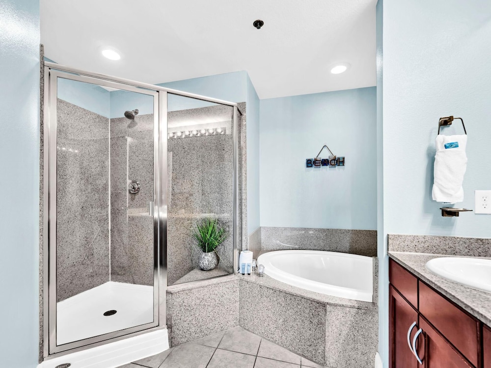 Laketown Wharf 331