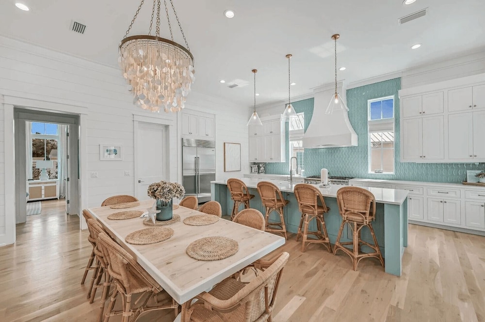 Sunset Pointe 30A by Avantstay Gulf Views, Carriage, Pool