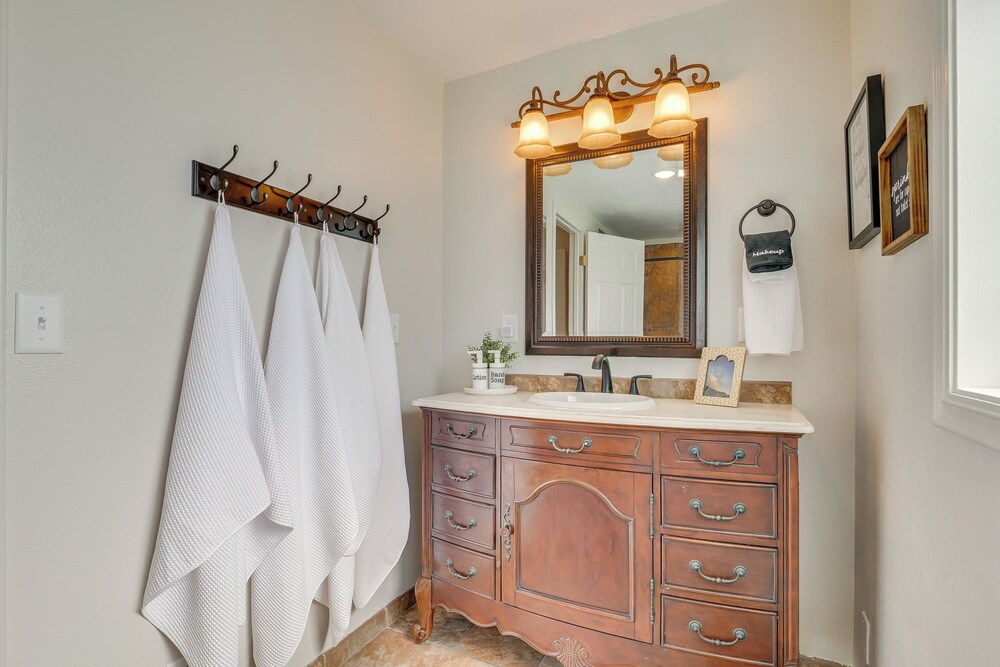1 Mi to Main Street Vernal: Updated Home w/ Yard!